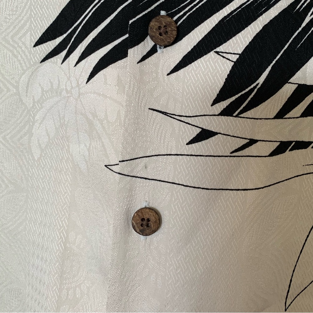 Tommy Bahama Black/Cream Hawaiian 100% Silk Short Sleeve Button Up 🌴 - Picture 5 of 12